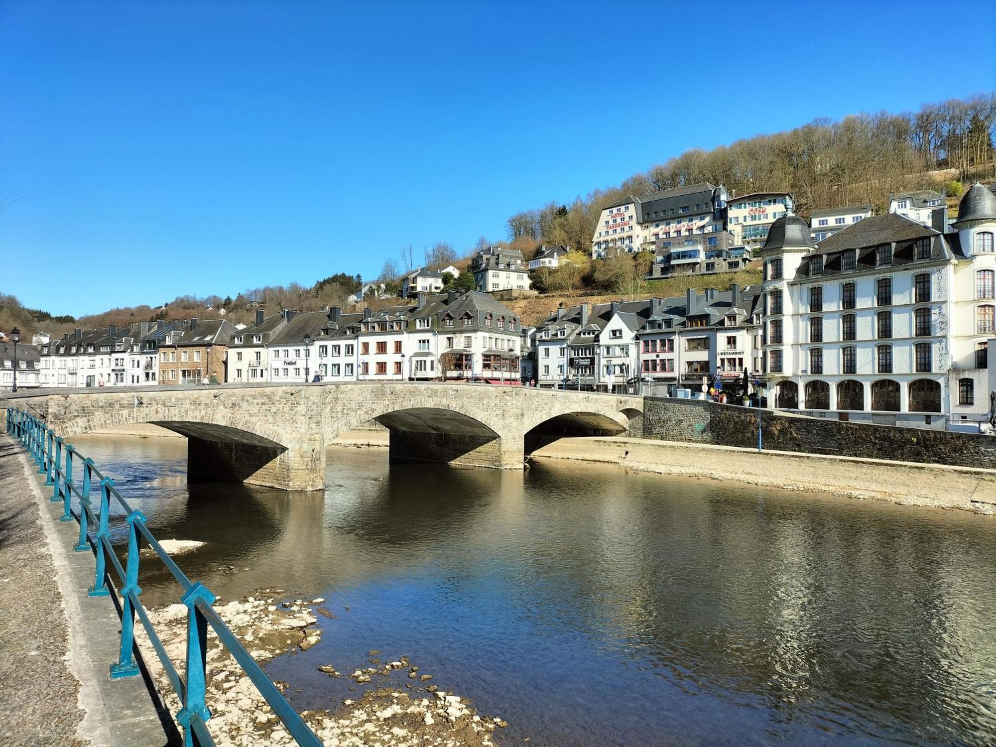 Apartment Au Pied Du Chateau Bouillon